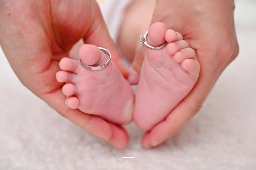 广州代怀试管生子宝宝睡觉头上都是汗